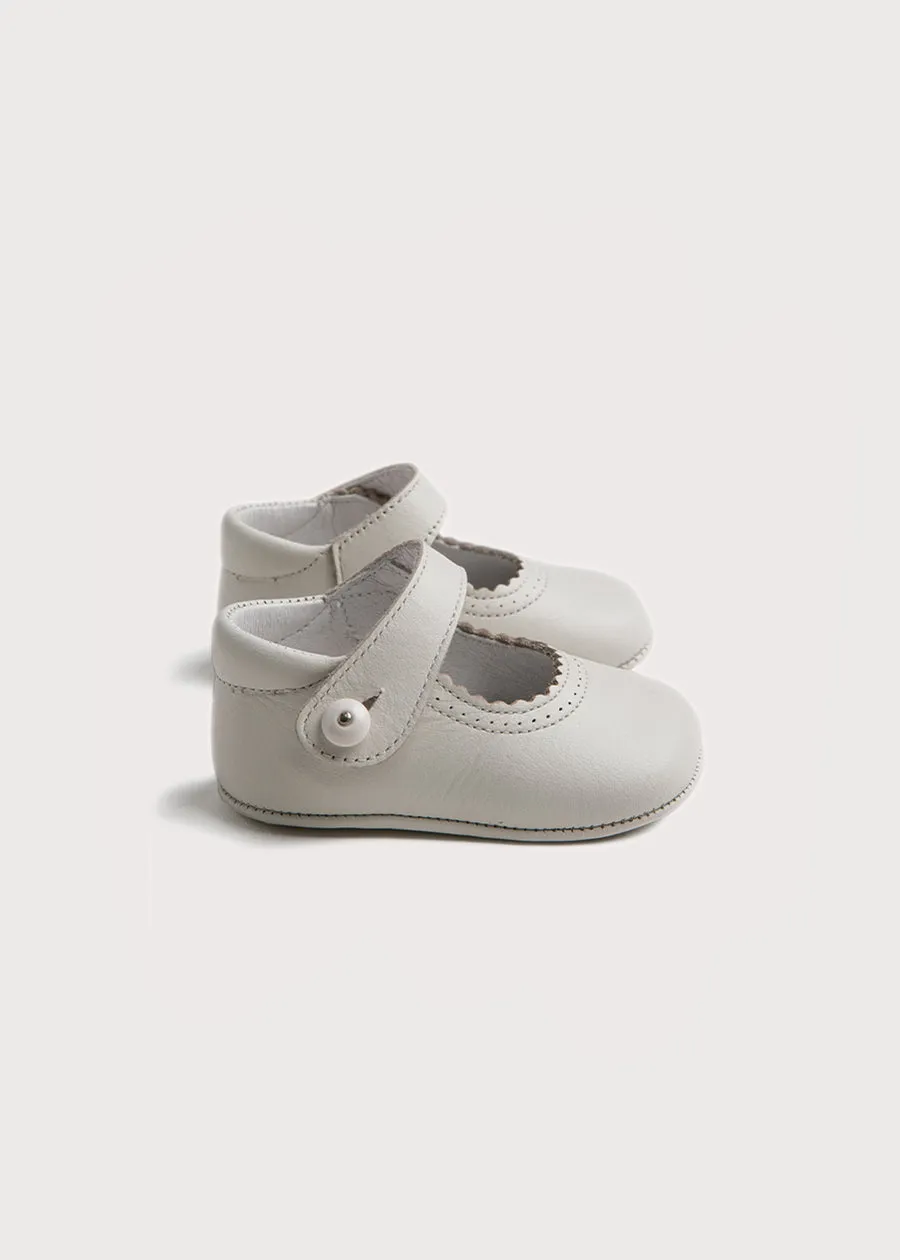 Leather Mary Jane Pram Shoes in Ivory (17-20EU)